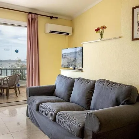 Fabulous With Views In By Renthousing Διαμέρισμα *
